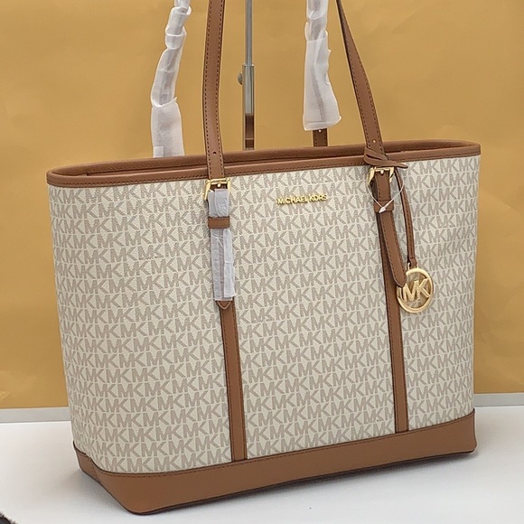 MICHAEL KORS
Jet Set Travel Large Logo Tote Shoulder Bag
COLOR VANILLA 
NWT - Picture 3 of 16